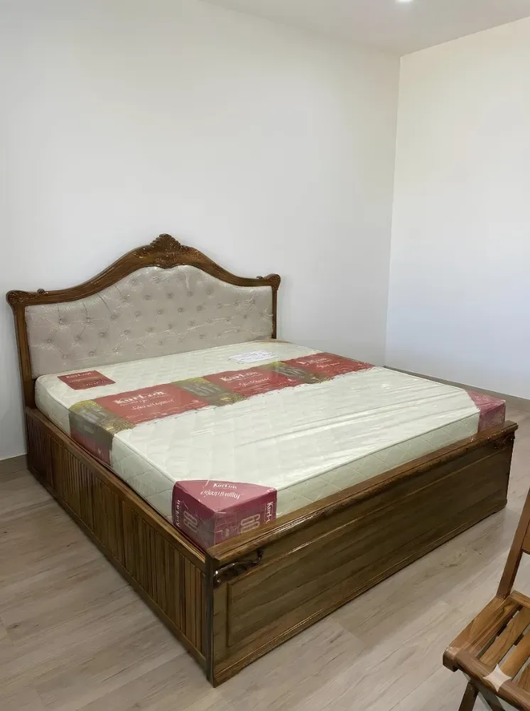 Antique Royal Sagwan Cushioned Bed